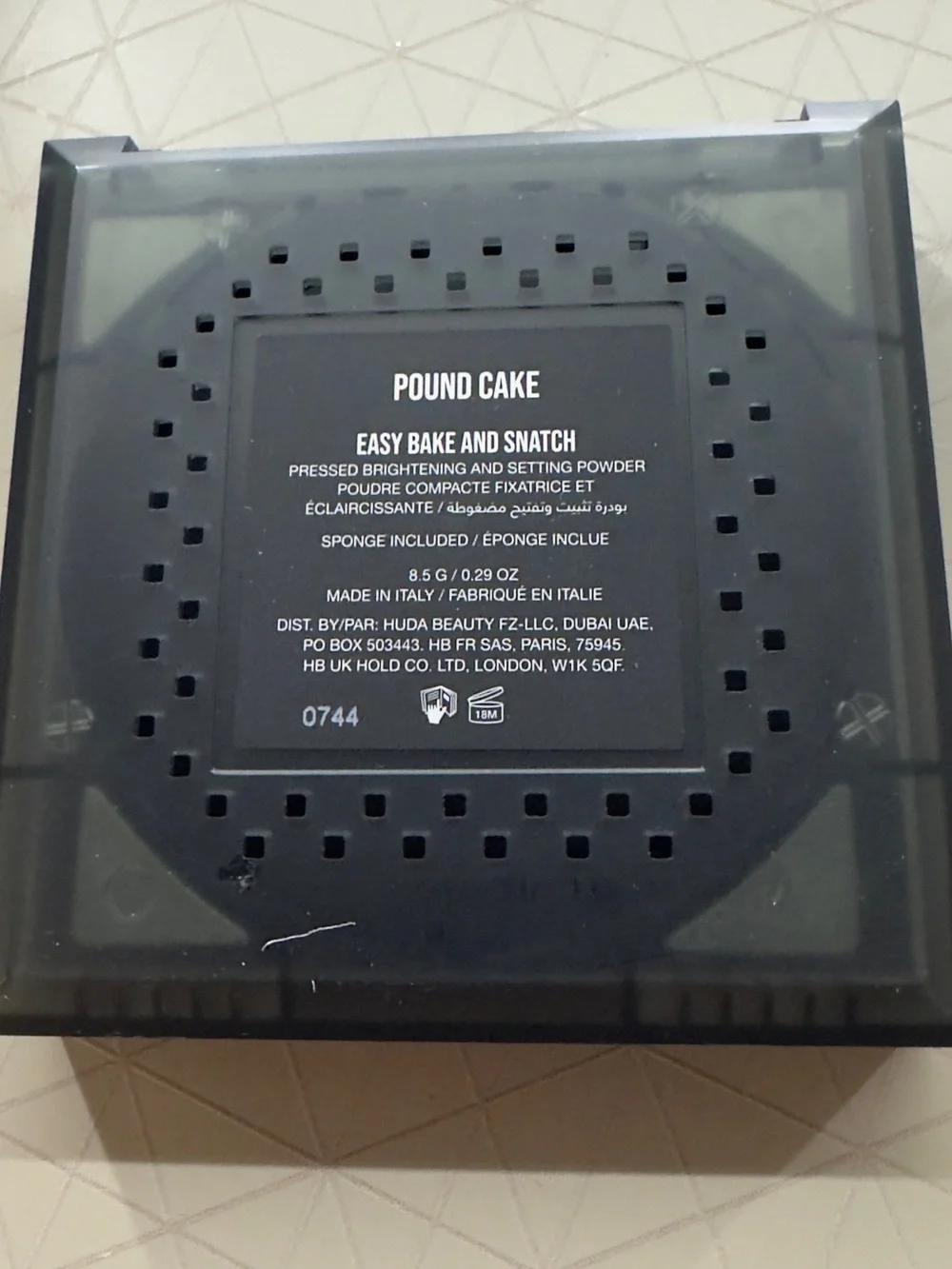 Huda Beauty Easy Bake and Snatch Pressed Brightening and Setting Powder